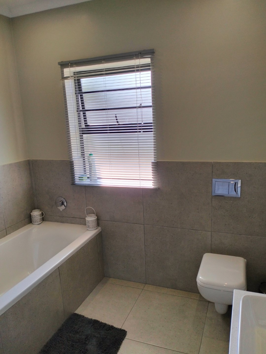 To Let 3 Bedroom Property for Rent in Menkenkop Western Cape